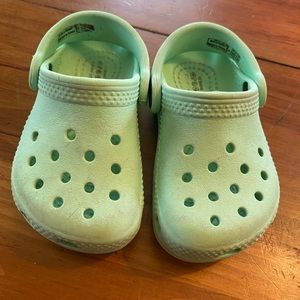 Mint color toddler crocs size 6